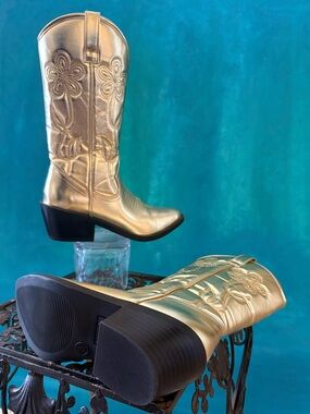 NEW Madden Girl Maddy Gold Metallic Western Cowboy Cowgirl Flower Boots Size 3